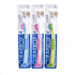 Зубная щетка детская Curaprox КураКид с гуммированной ручкой с 0 до 4 лет цвет в ассортименте